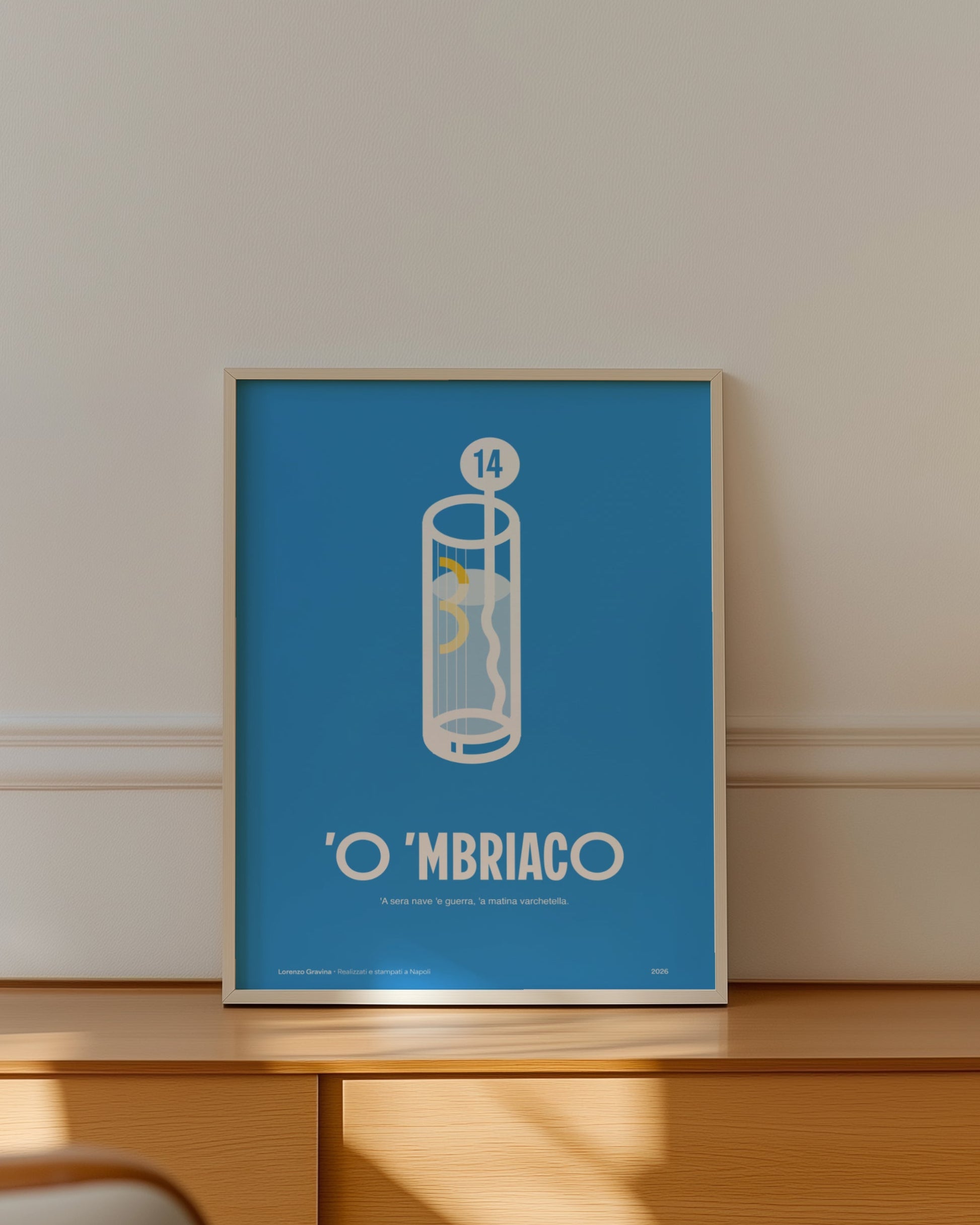 Poster Smorfia 14 Gin Tonic in cornice su parete – design napoletano contemporaneo | Posteria Verace