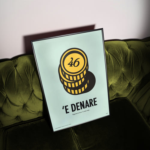 Poster 'E Denare smorfia napoletana 46 in cornice nera su divano verde velluto | Posteria Verace